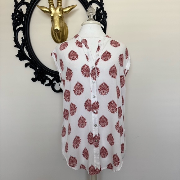 White Crow White with Dark Red Pattern Sleeveless Blouse - Picture 1 of 8
